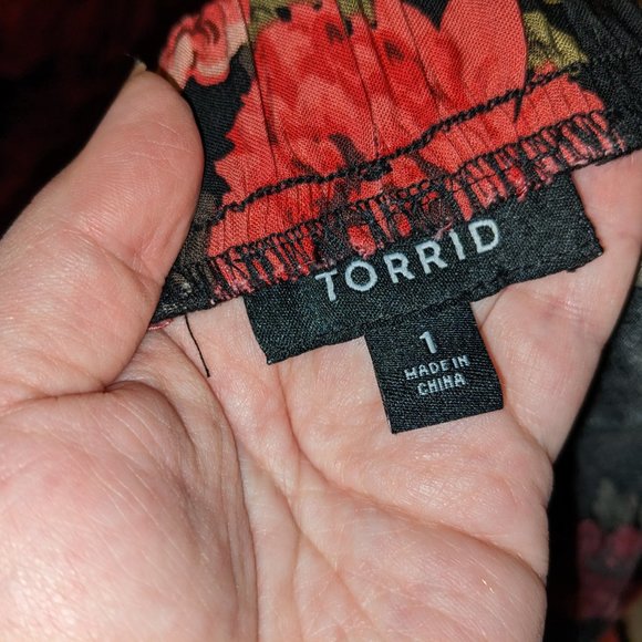Torrid High Low Challis Red Floral Skirt 1X - Picture 3 of 3